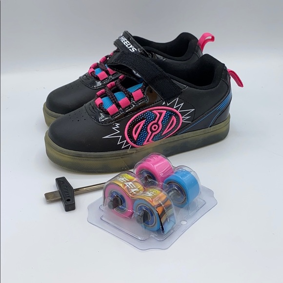 Heelys Other - Heelys girls pox x2 Heelys Other - Heelys girls pox x2